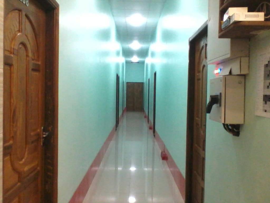 Aung Tha Pyay Hotel 3 Янгон Номер фото